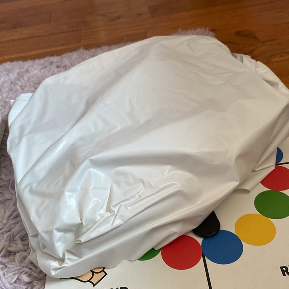 Twister game, good condition, includes twister mat and spinner - Picture 3 of 4